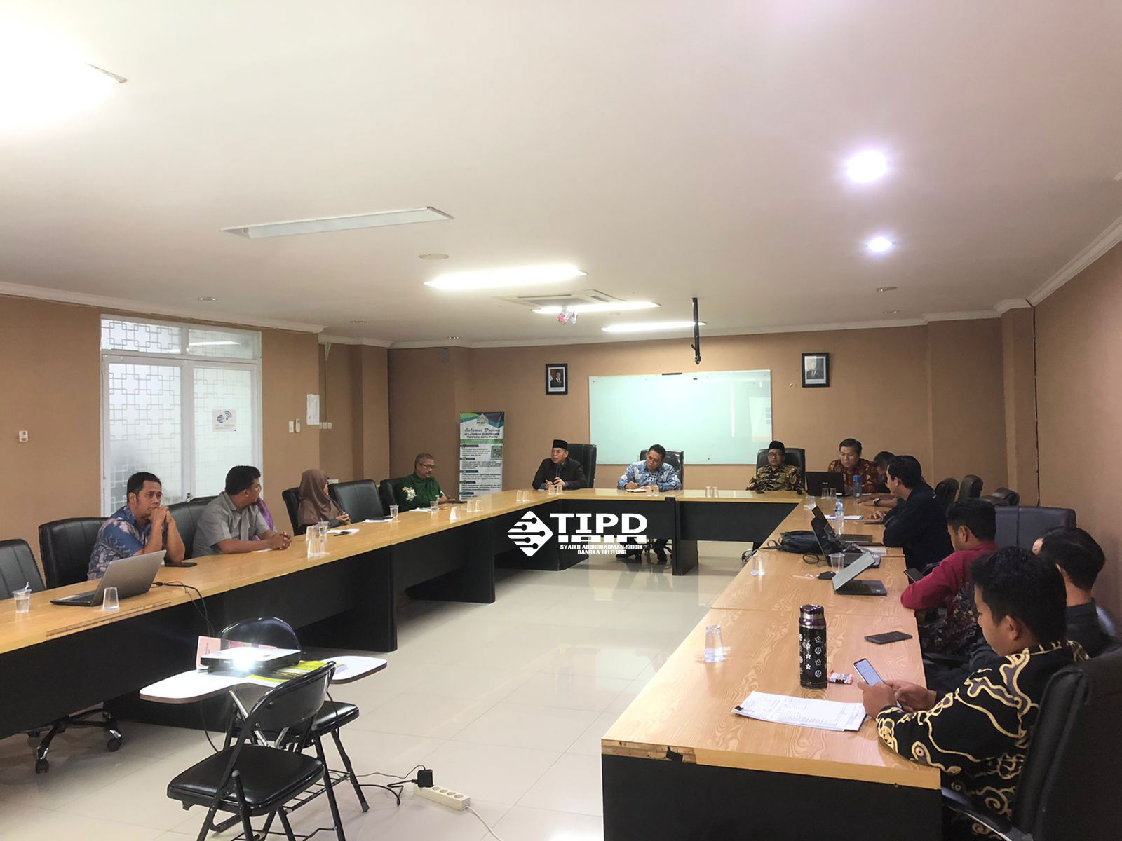 Persiapkan Strategi Pengelolaan Website Tahun 2025, UPT TIPD IAIN SAS Babel Gelar Rapat Evaluasi Pengelolaan Website